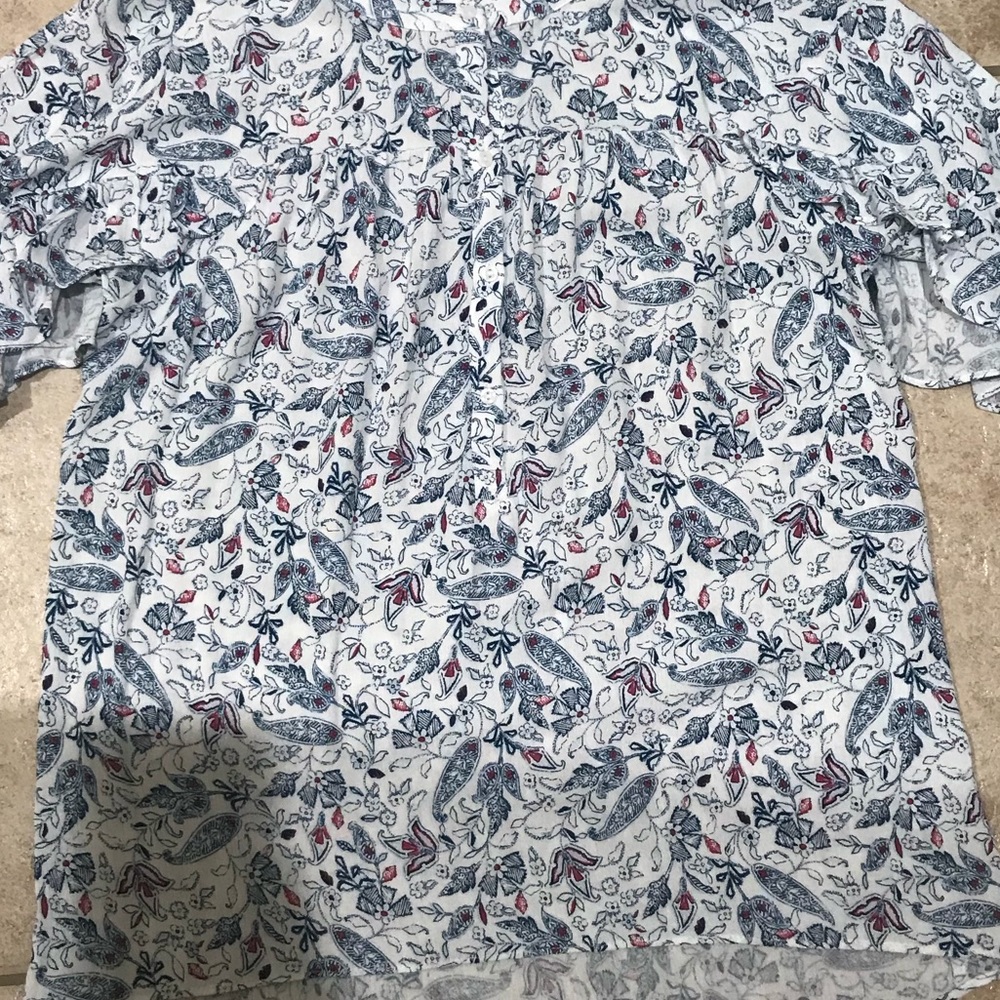 Lauren Conrad NWT floral ruffle sleeve top - Picture 8 of 8